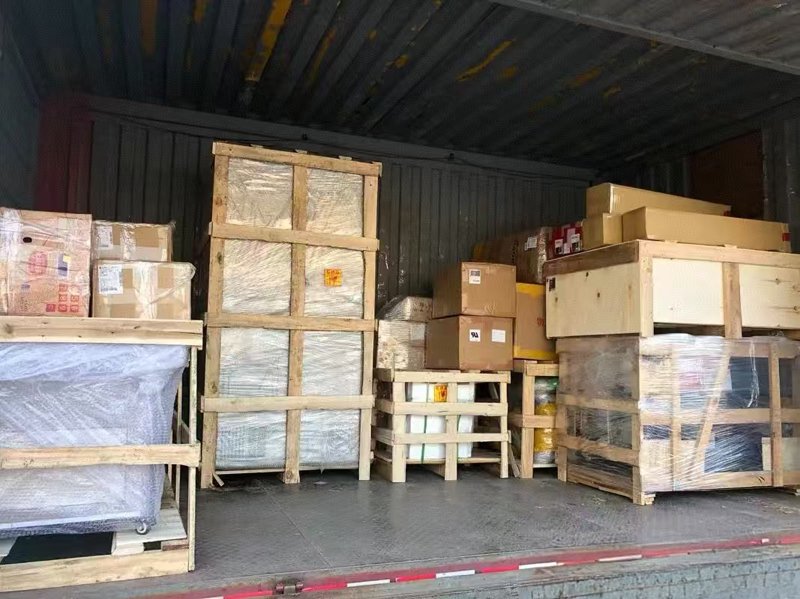面对日益复杂的商业环境，选择一家合适的物流公司成为了许多企业的头疼问题。那么，物流公司到底有哪些区别？我们从多个维度进行横向对比，帮助您找到最适合的选择。